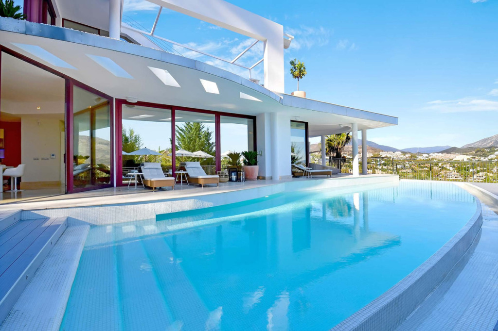 Villa – Chalet — Nueva Andalucía
