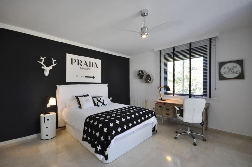 Detached Villa — Nueva Andalucía