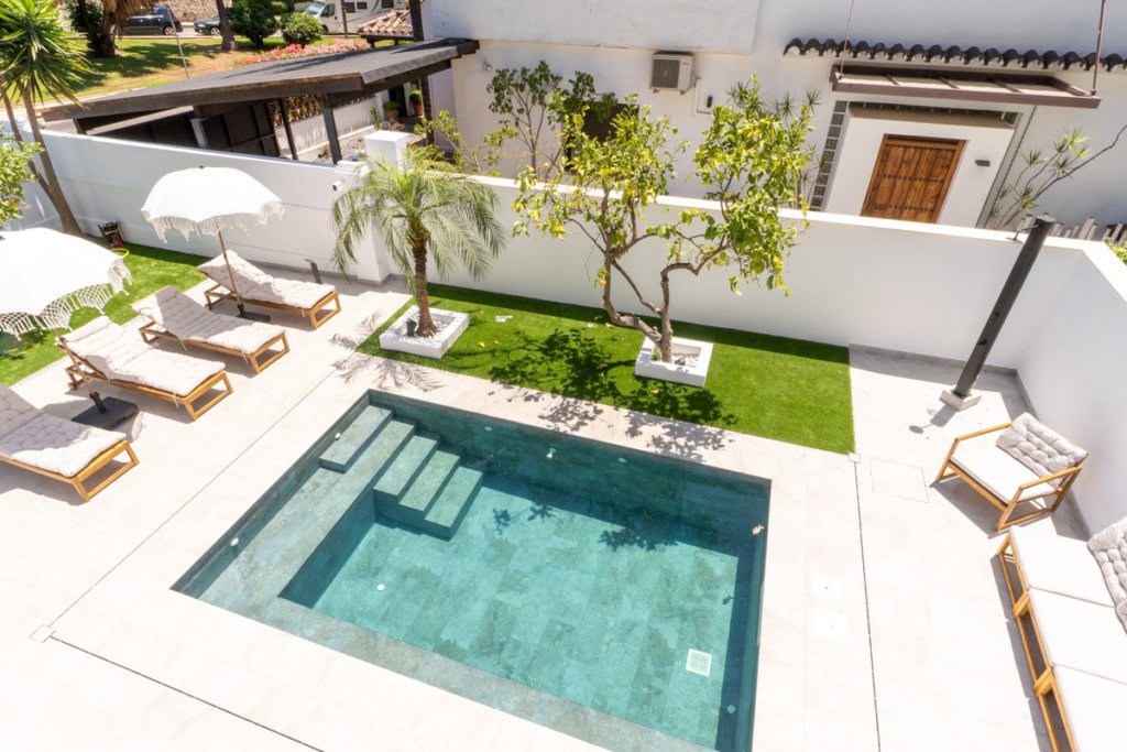 Detached Villa — Nueva Andalucía