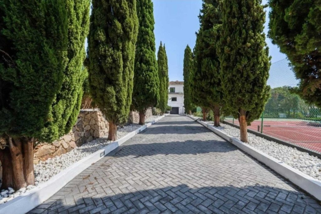 Detached Villa — Nueva Andalucía