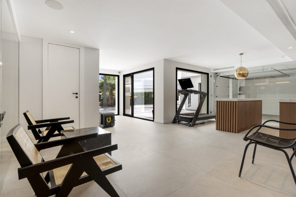 Villa – Chalet — Nueva Andalucía