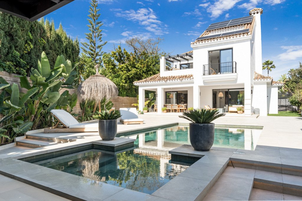 Villa – Chalet — Nueva Andalucía