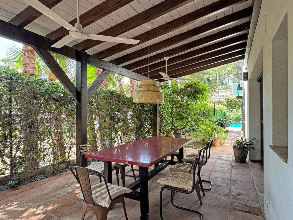 Villa – Chalet — Nueva Andalucía