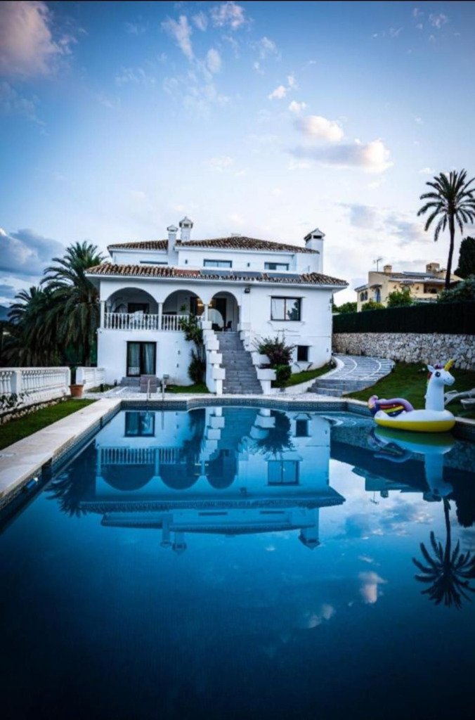 Detached Villa — Nueva Andalucía