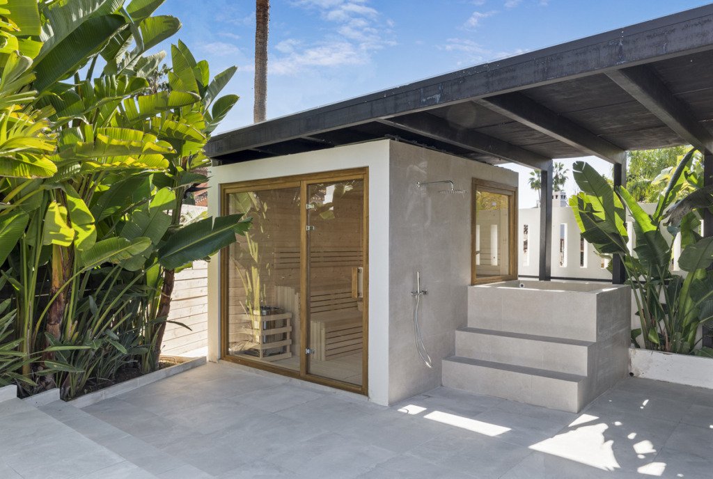 Villa – Chalet — Nueva Andalucía