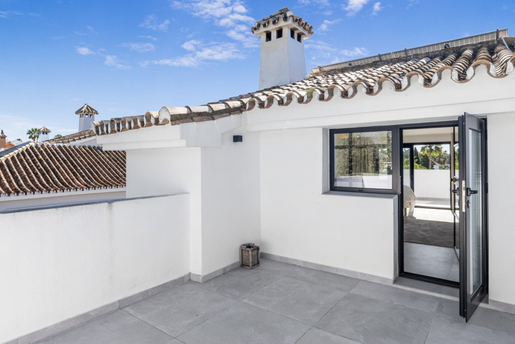 Villa – Chalet — Nueva Andalucía