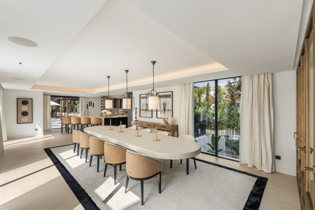 Detached Villa — Las Brisas