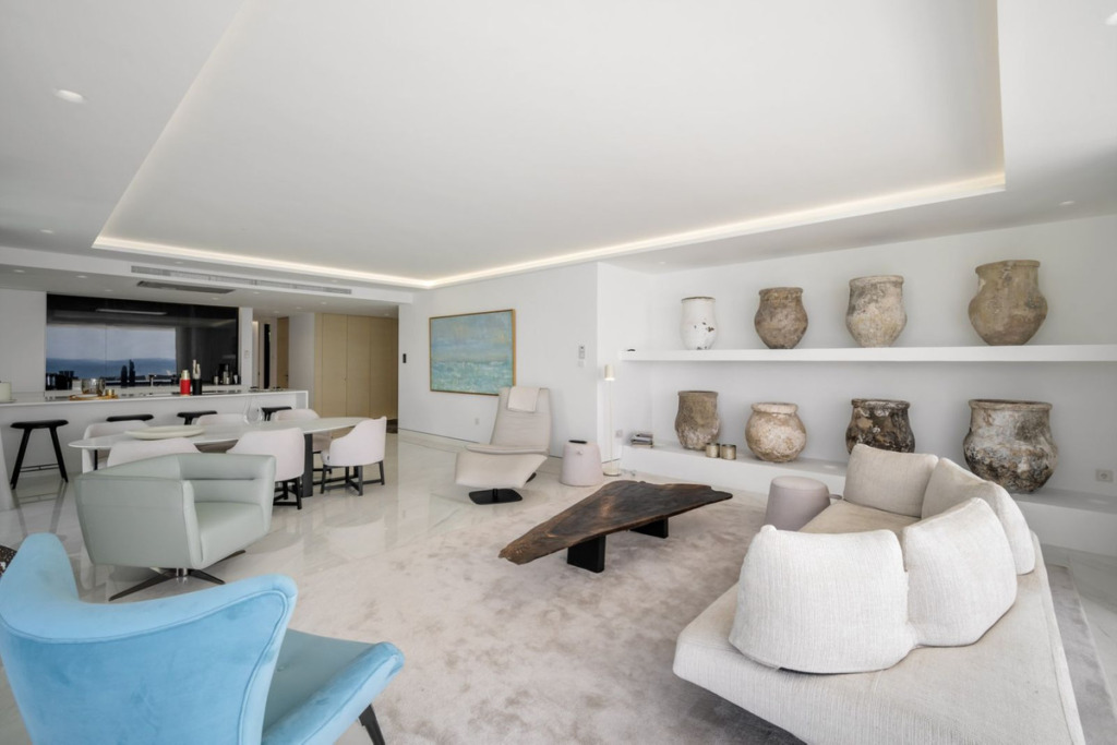 Middle Floor Apartment — Estepona