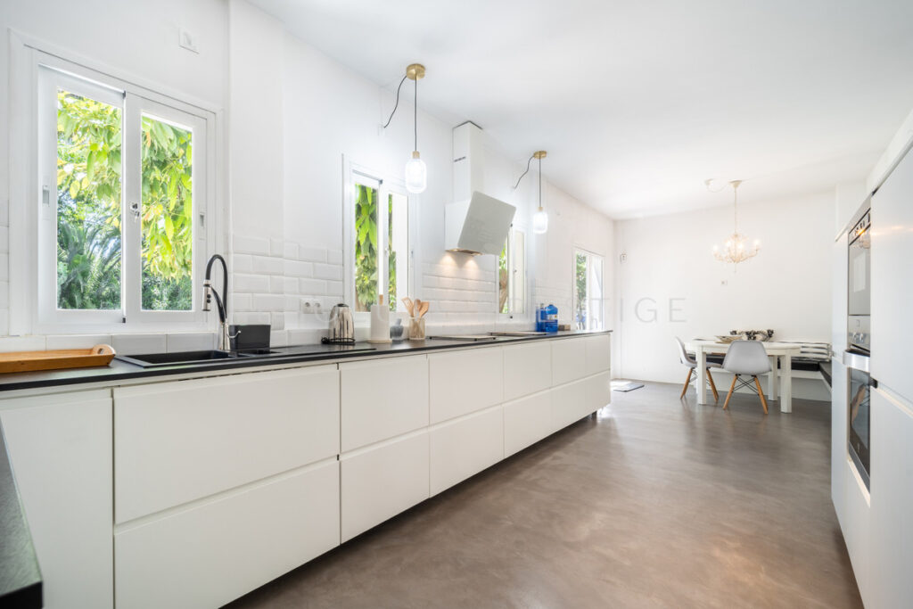 Villa – Chalet — Nueva Andalucía