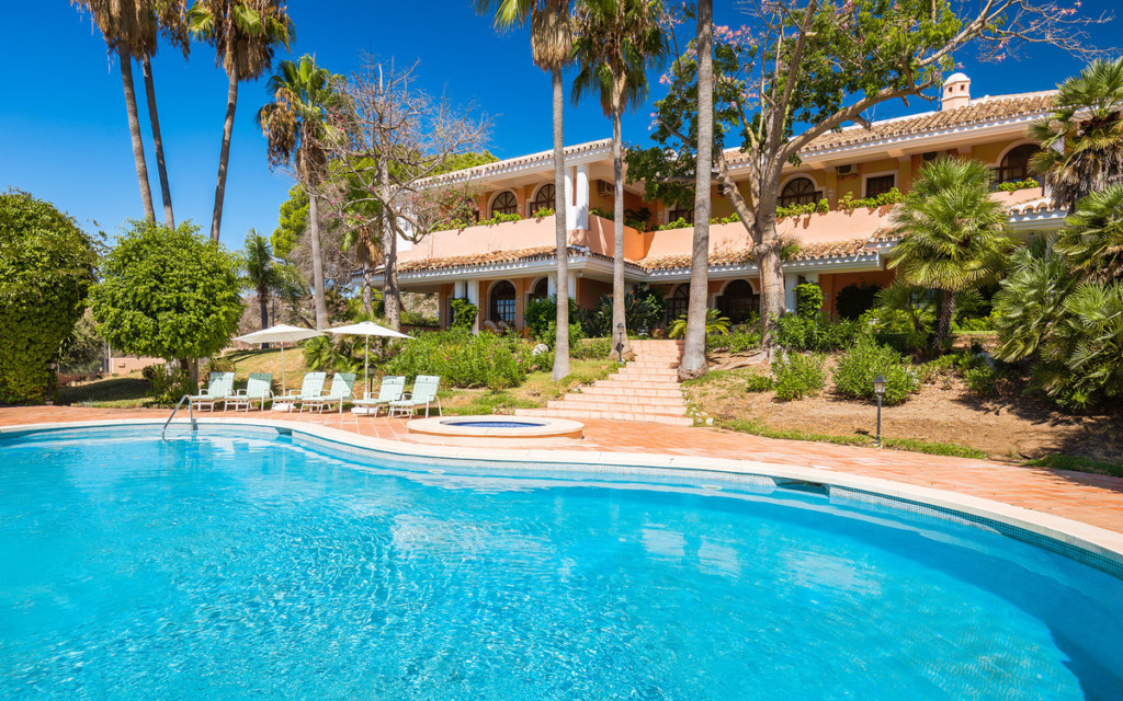 Villa – Chalet — The Golden Mile
