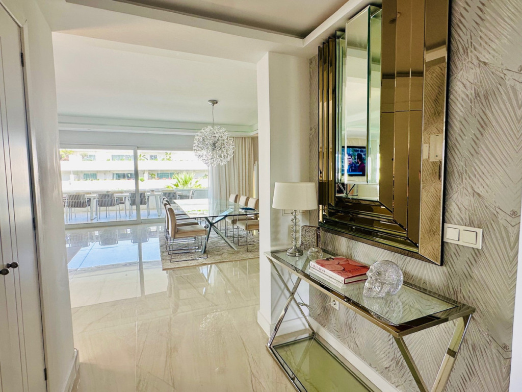Middle Floor Apartment — Puerto Banús