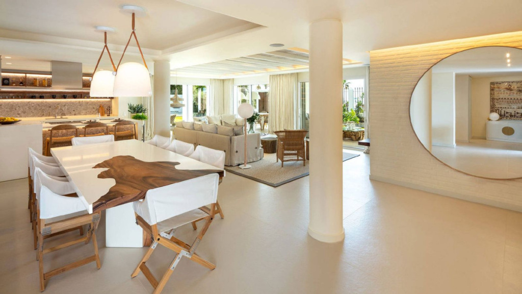 Detached Villa — The Golden Mile