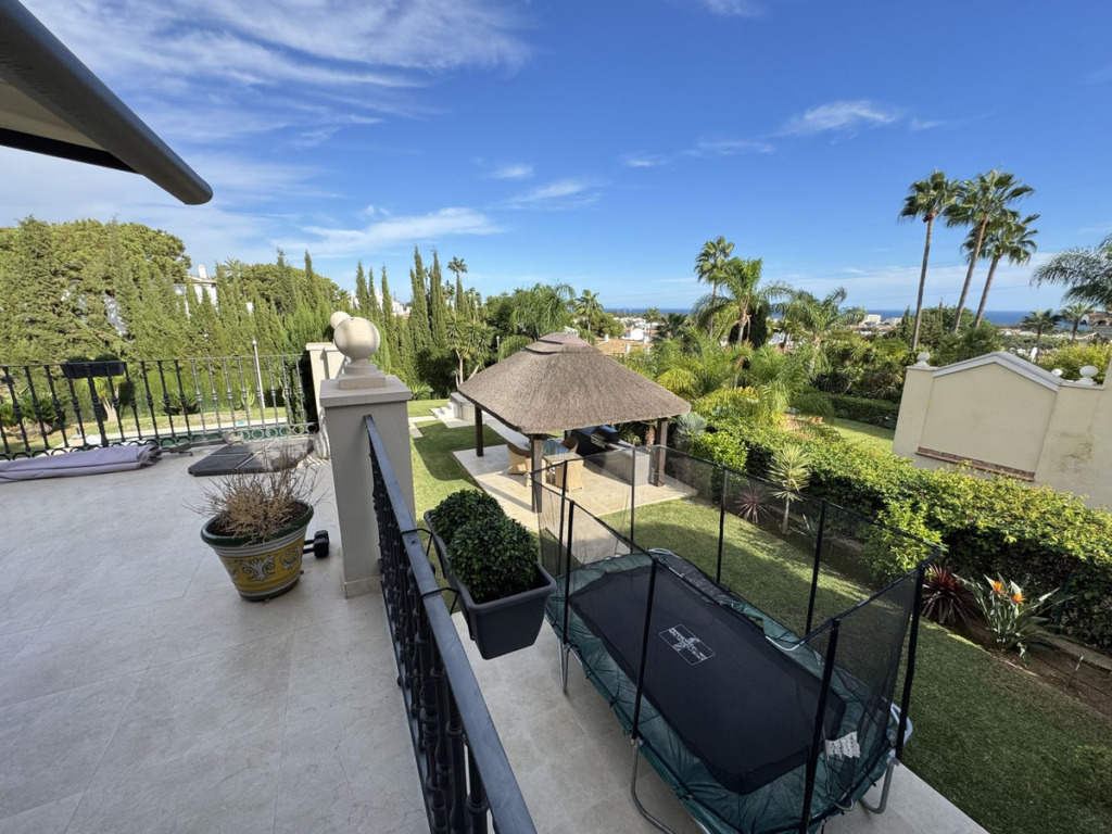 Detached Villa — El Paraiso
