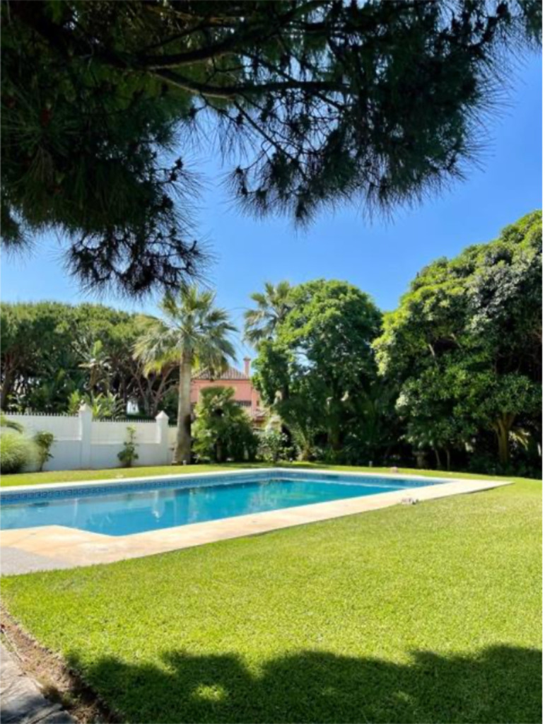 Villa – Chalet — Marbella