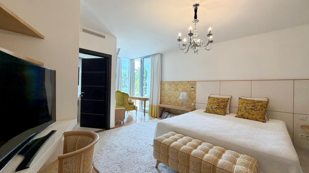 Semi-Detached House — The Golden Mile