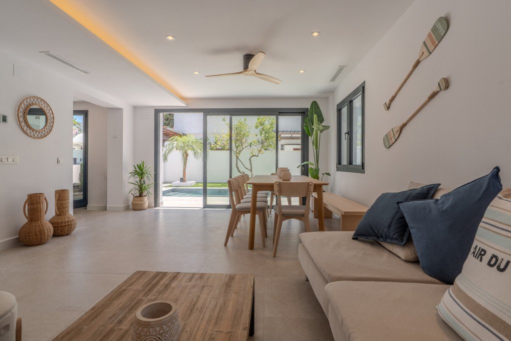 Detached Villa — Nueva Andalucía