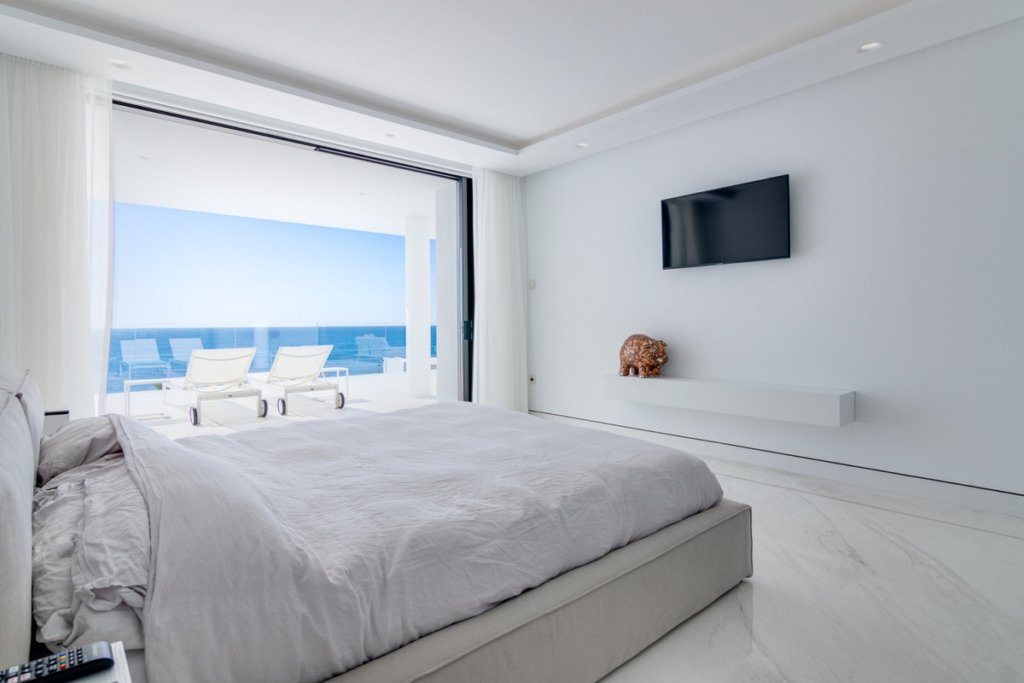 Апартамент средний этаж — Estepona