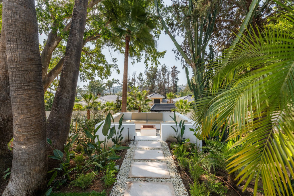 Detached Villa — Las Brisas