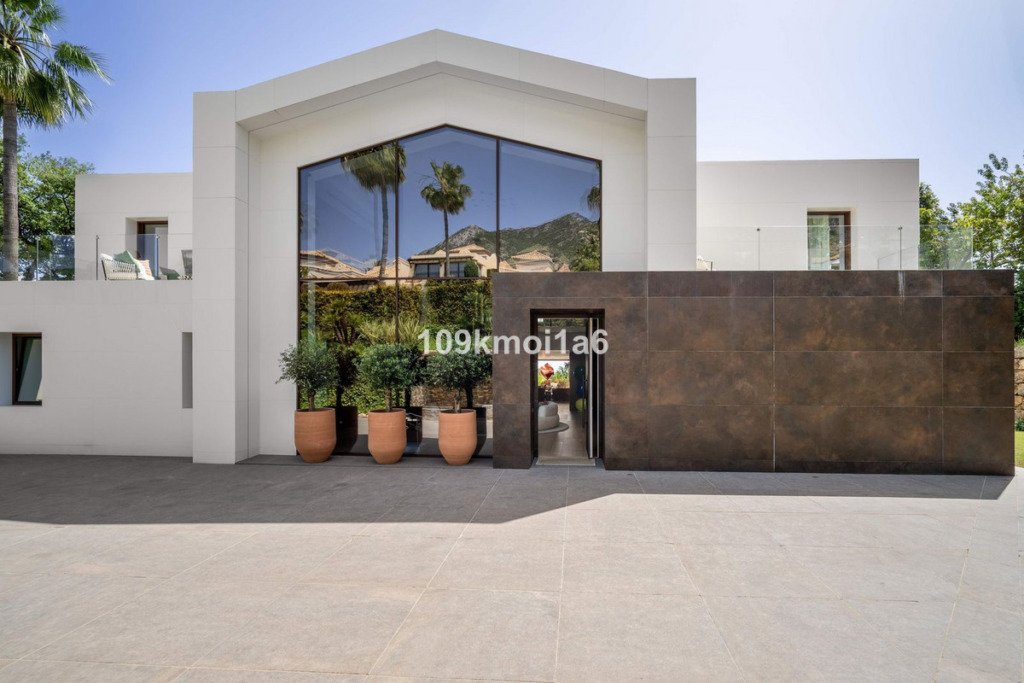 Detached Villa — Sierra Blanca