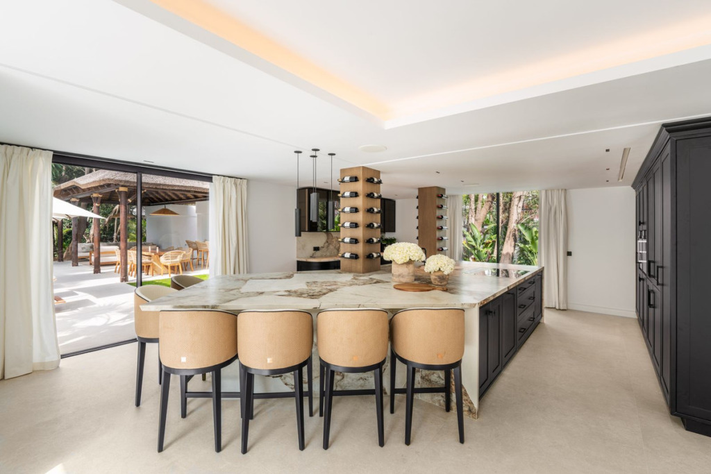 Detached Villa — Las Brisas
