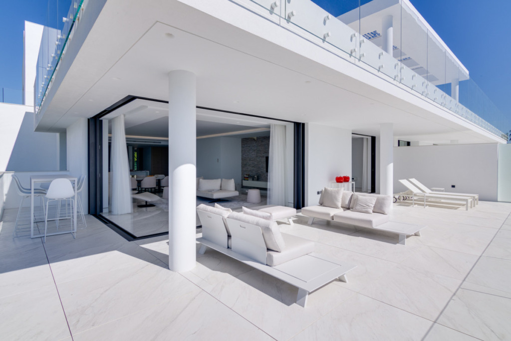 Middle Floor Apartment — Estepona