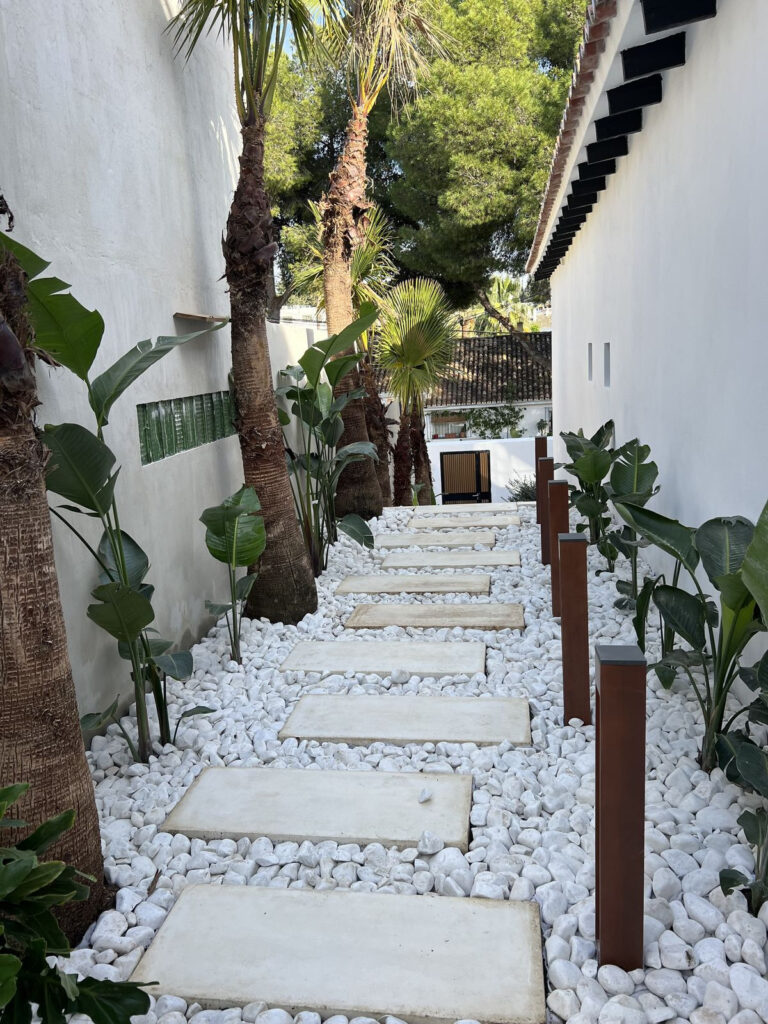 Villa – Chalet — Nueva Andalucía