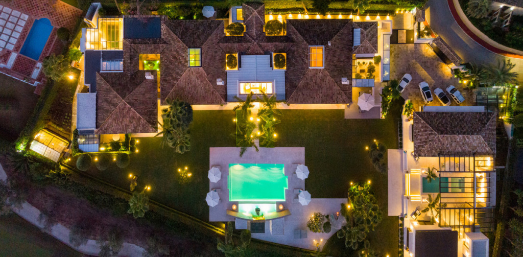 Detached Villa — Nueva Andalucía