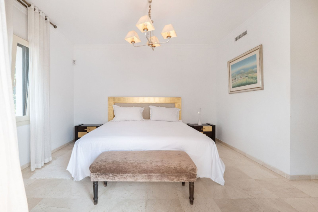Villa – Chalet — The Golden Mile