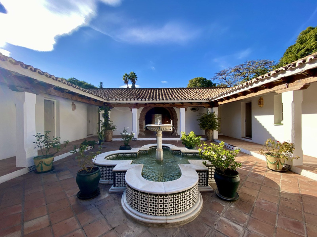 Villa – Chalet — Benahavís