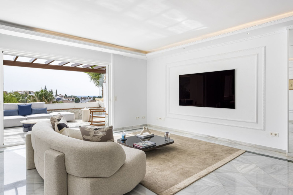 Middle Floor Apartment — The Golden Mile