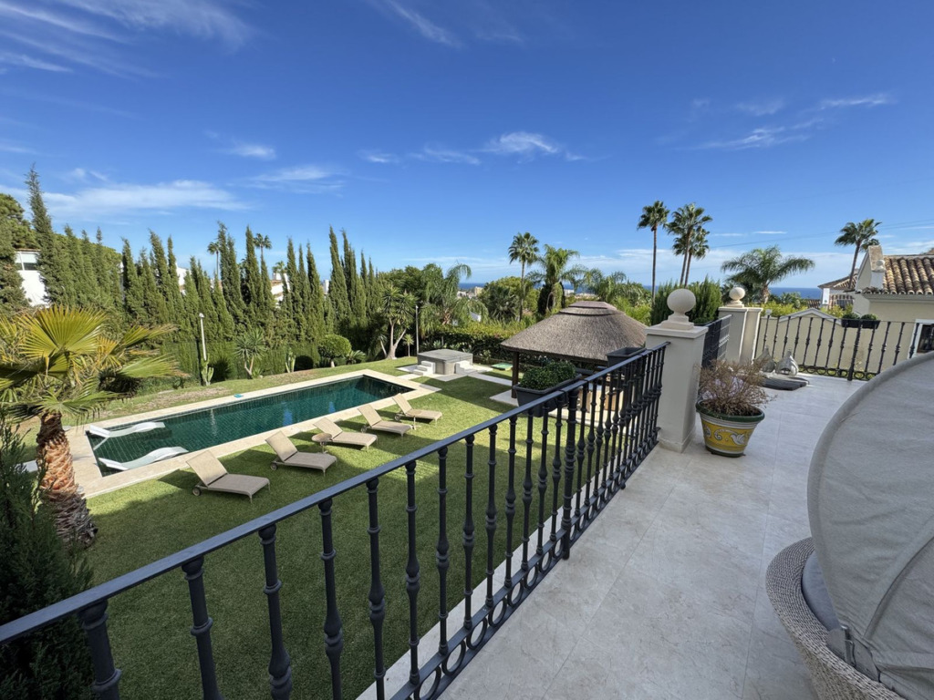 Detached Villa — El Paraiso