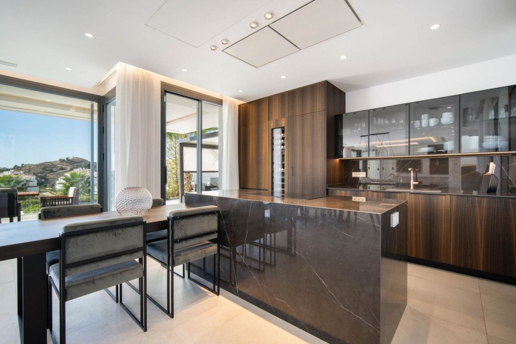 Villa – Chalet — Nueva Andalucía