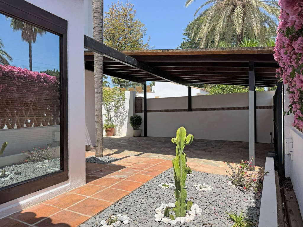 Villa – Chalet — Nueva Andalucía