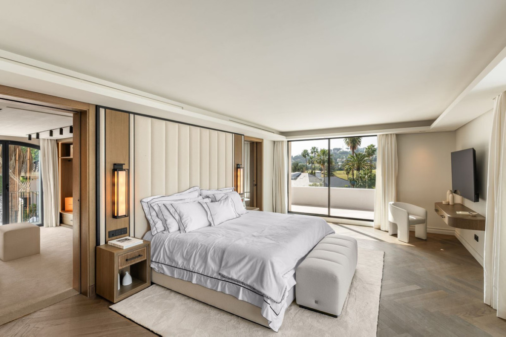 Detached Villa — Las Brisas