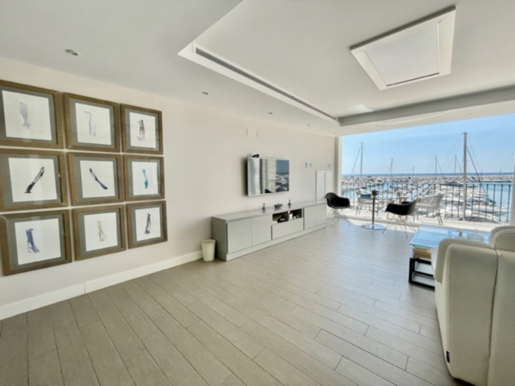 Middle Floor Apartment — Puerto Banús