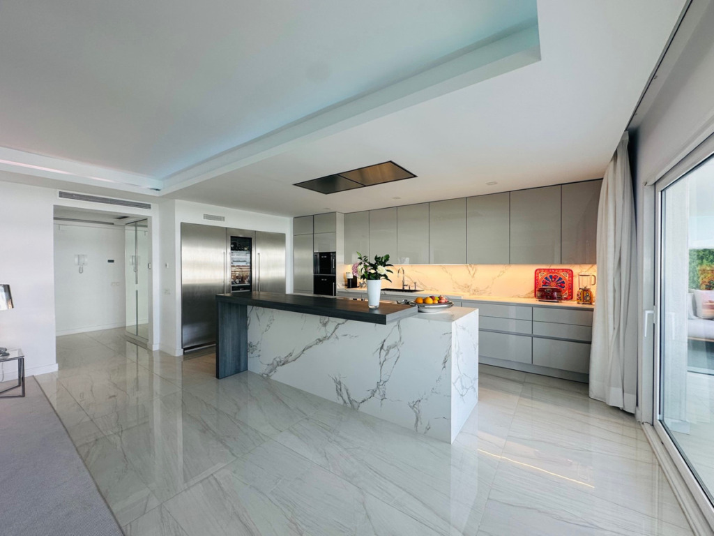 Middle Floor Apartment — Puerto Banús