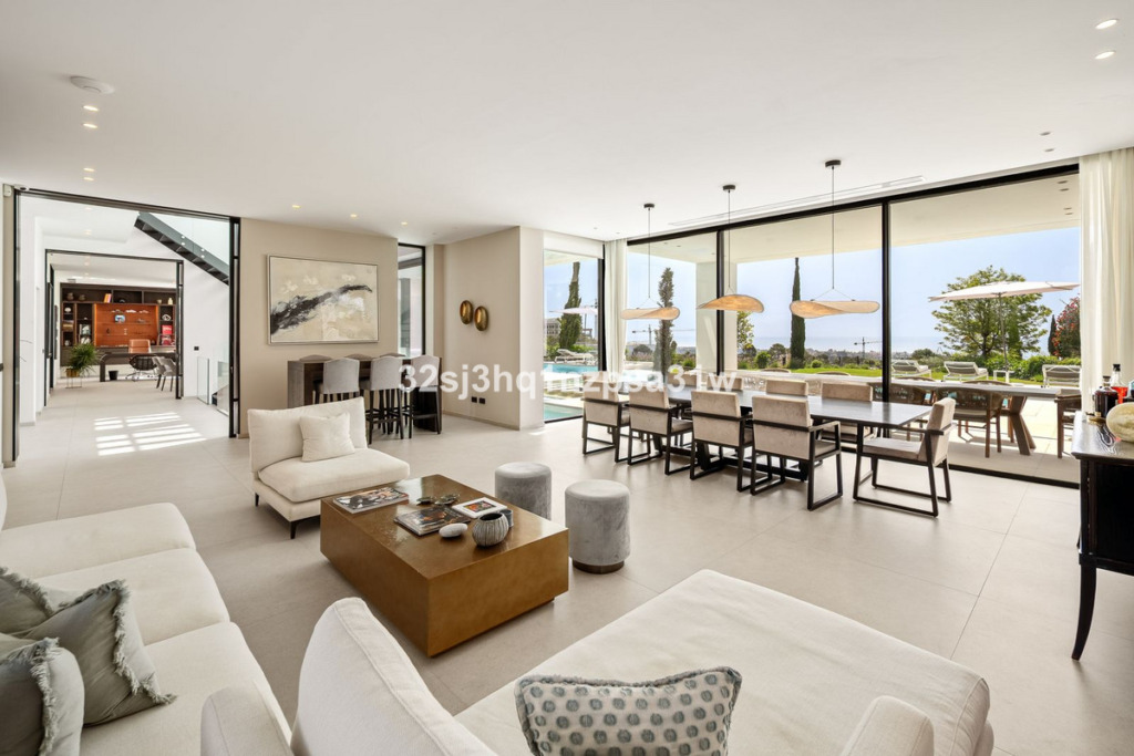 Villa – Chalet — Estepona
