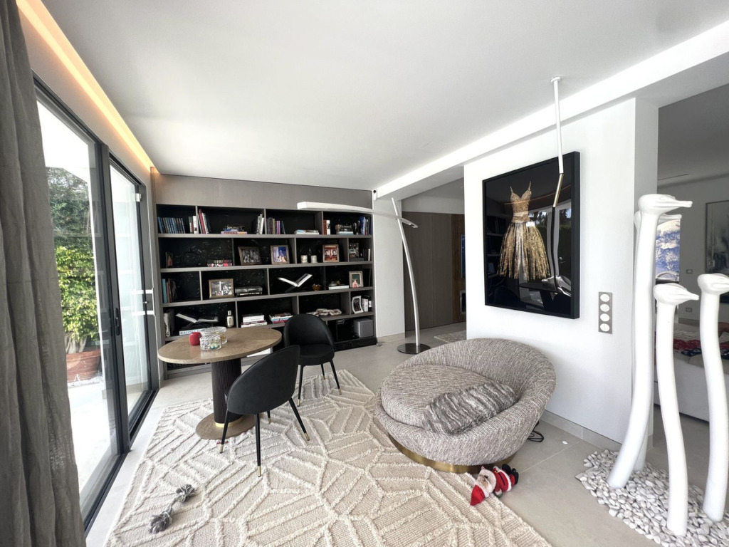 Detached Villa — Nueva Andalucía