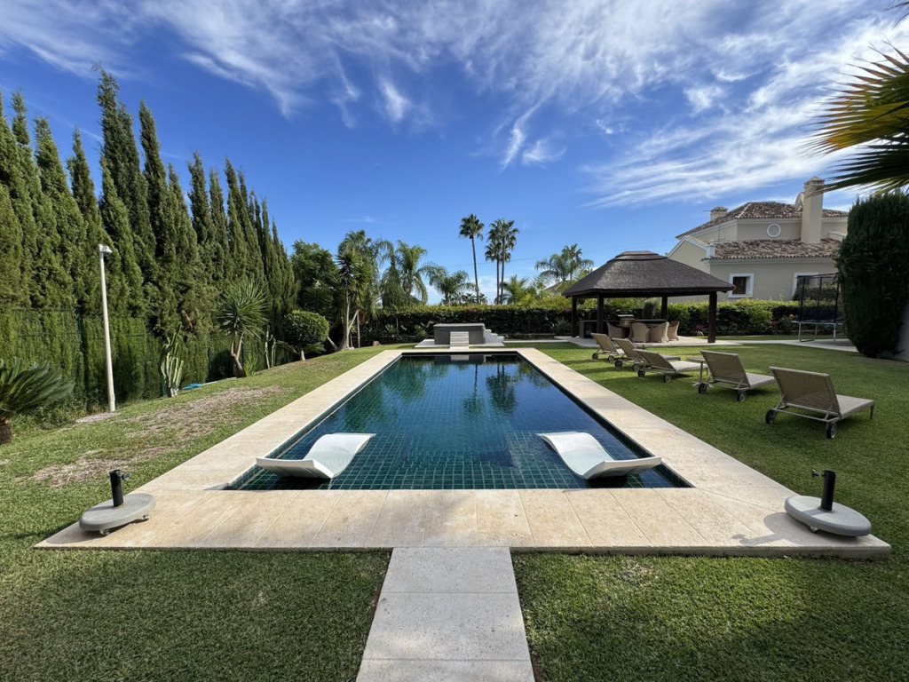 Detached Villa — El Paraiso
