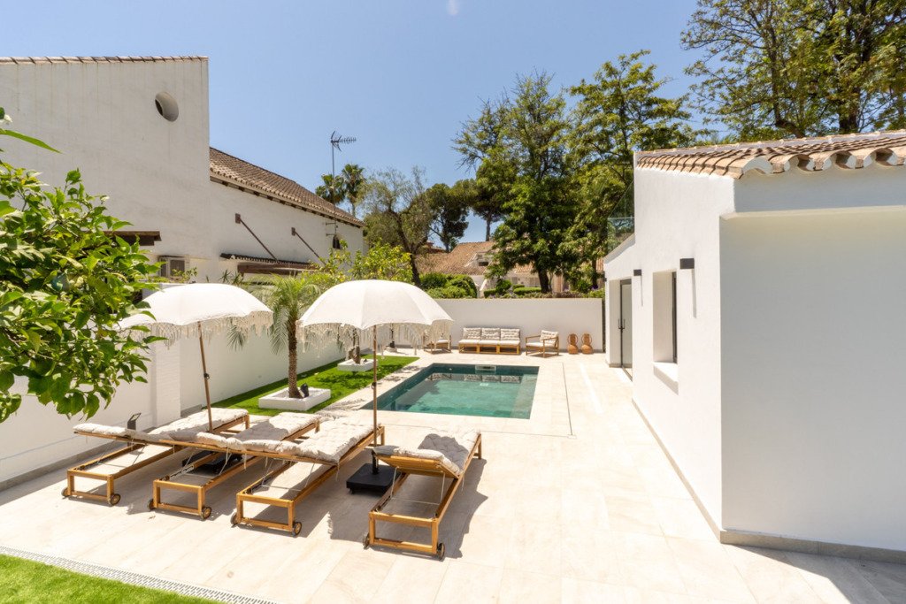Detached Villa — Nueva Andalucía
