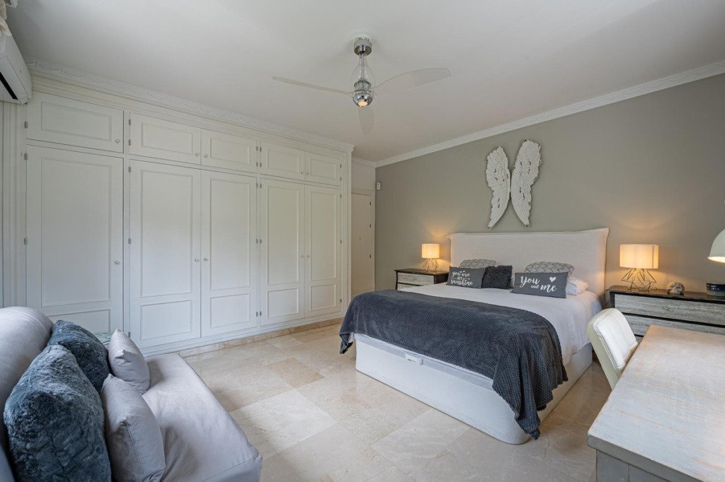 Villa – Chalet — Nueva Andalucía
