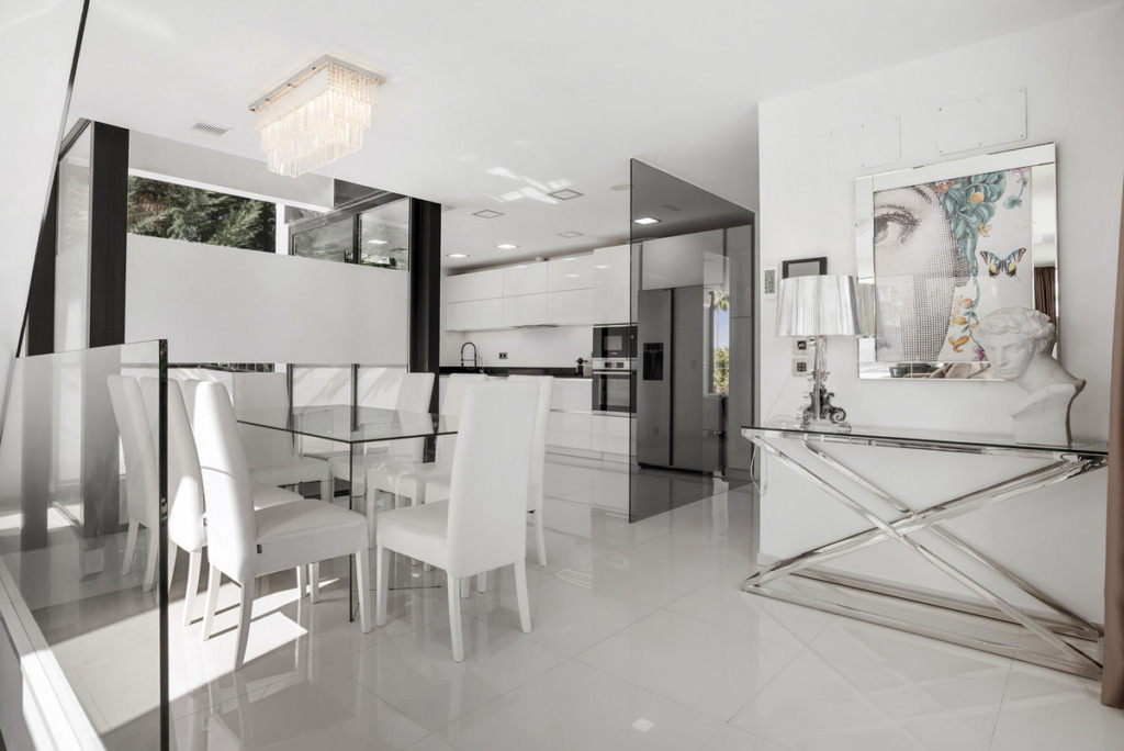 Villa – Chalet — Nueva Andalucía