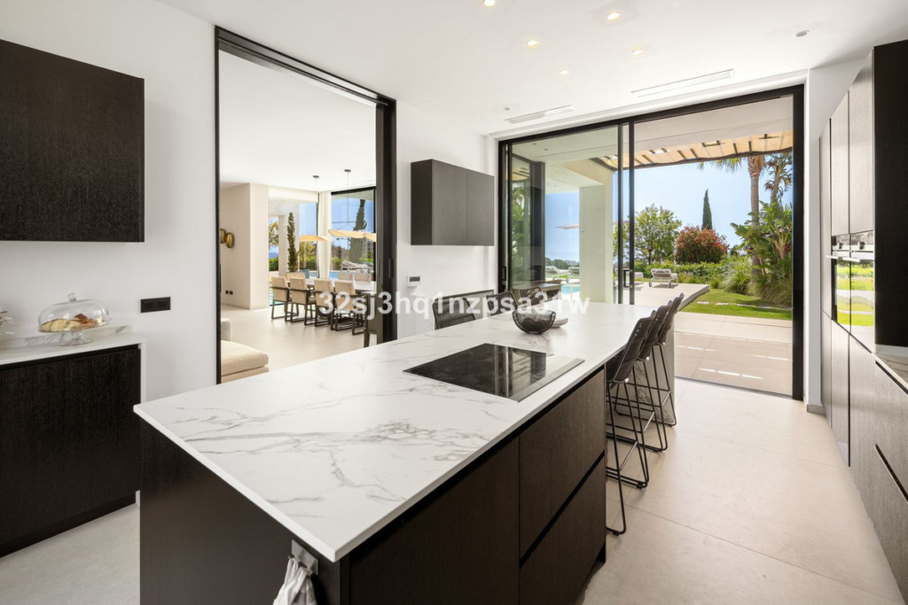 Villa – Chalet — Estepona