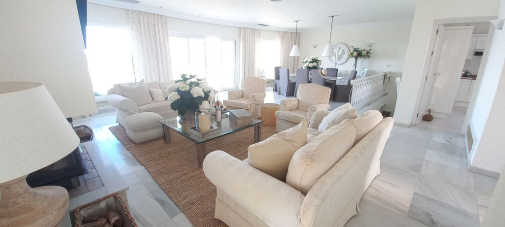 Villa – Chalet — El Chaparral