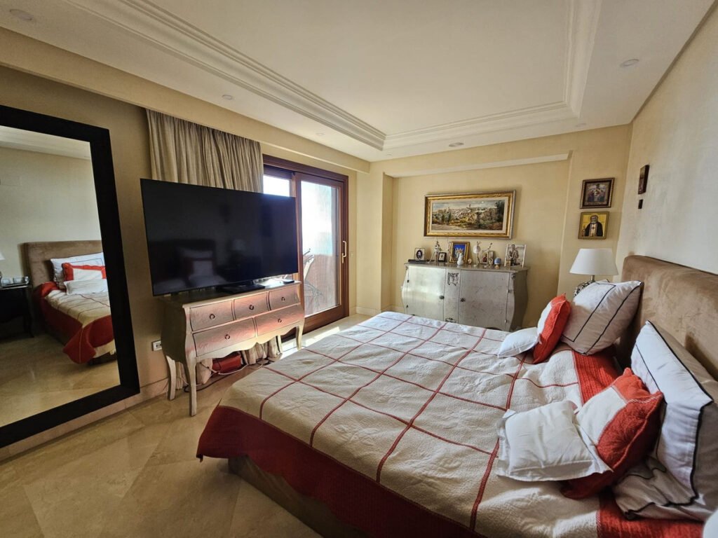 Middle Floor Apartment — Estepona