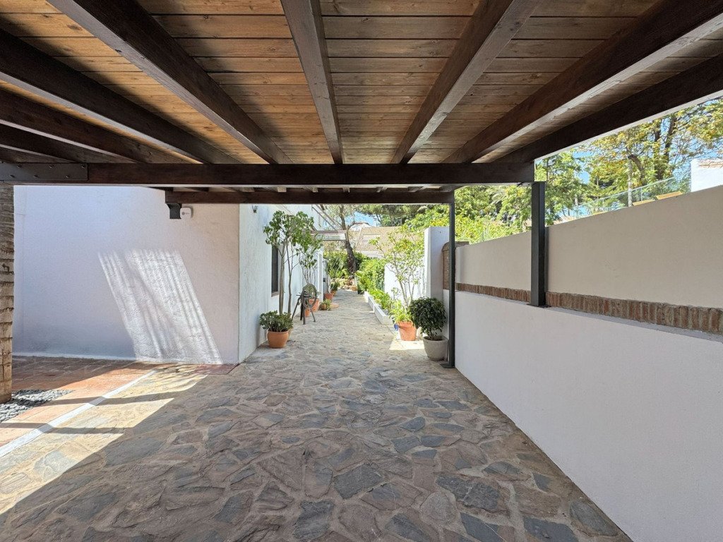 Villa – Chalet — Nueva Andalucía