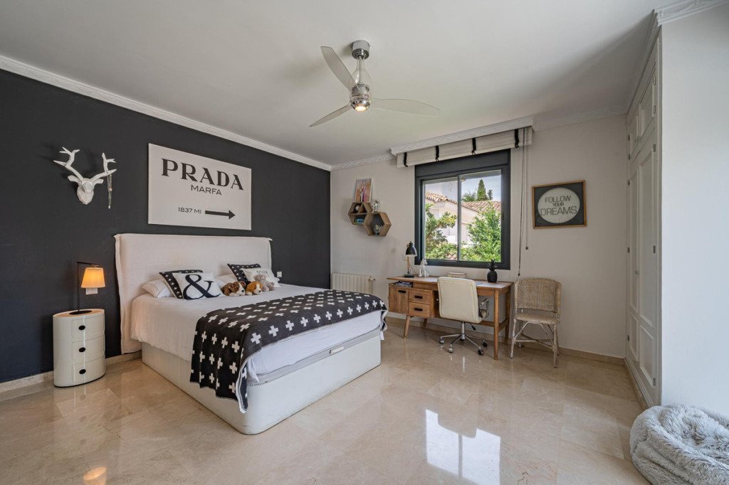 Villa – Chalet — Nueva Andalucía