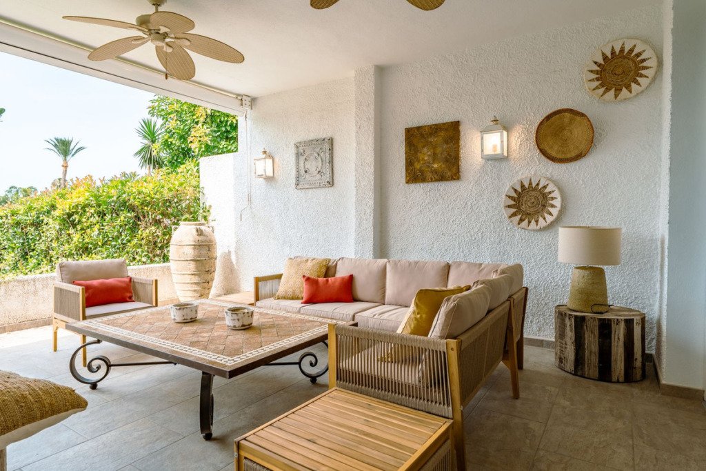 Villa – Chalet — Guadalmina Baja