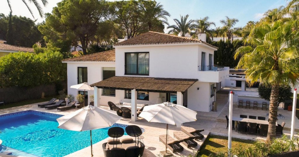 Villa – Chalet — Nueva Andalucía