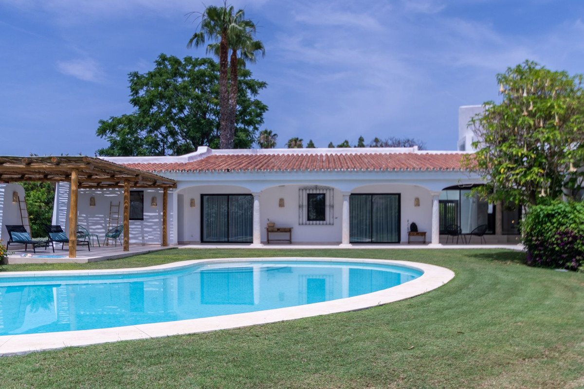 Villa – Chalet — Guadalmina Baja
